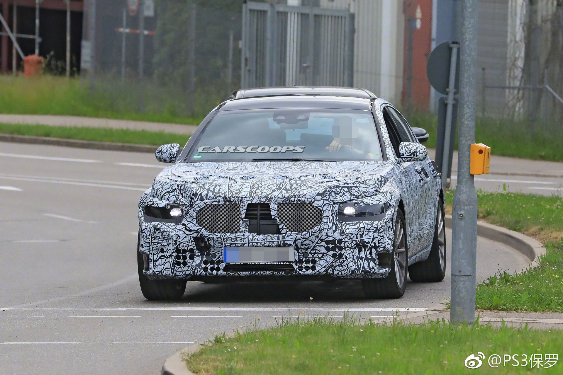 新一代奔驰S级测试中，全新设计语言，L3自动驾驶系统