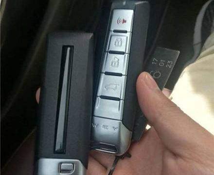 山东一辆日系车遭长城WEY追尾，车主看后，直呼：国产车要翻身