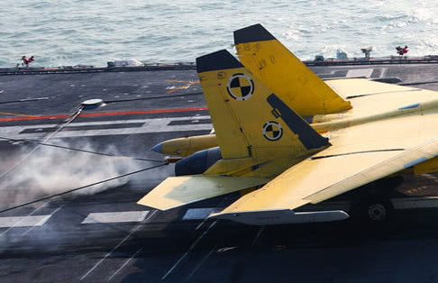 航母上拦截索是有弹性的绳索吗?拦停舰载机后