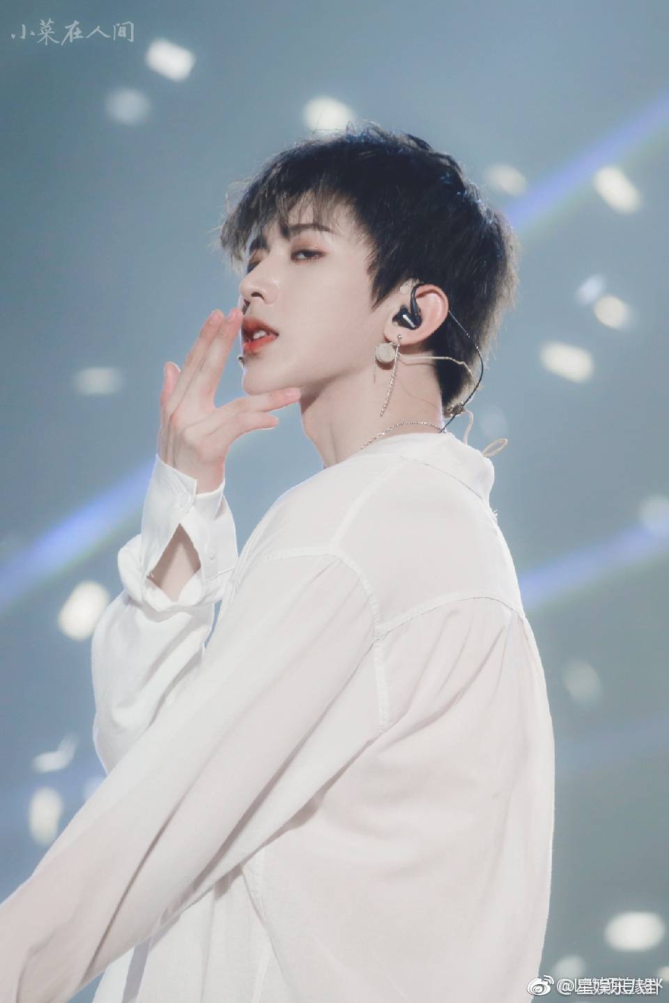 蔡徐坤粉丝数破800万~从1万到175万的路上,你