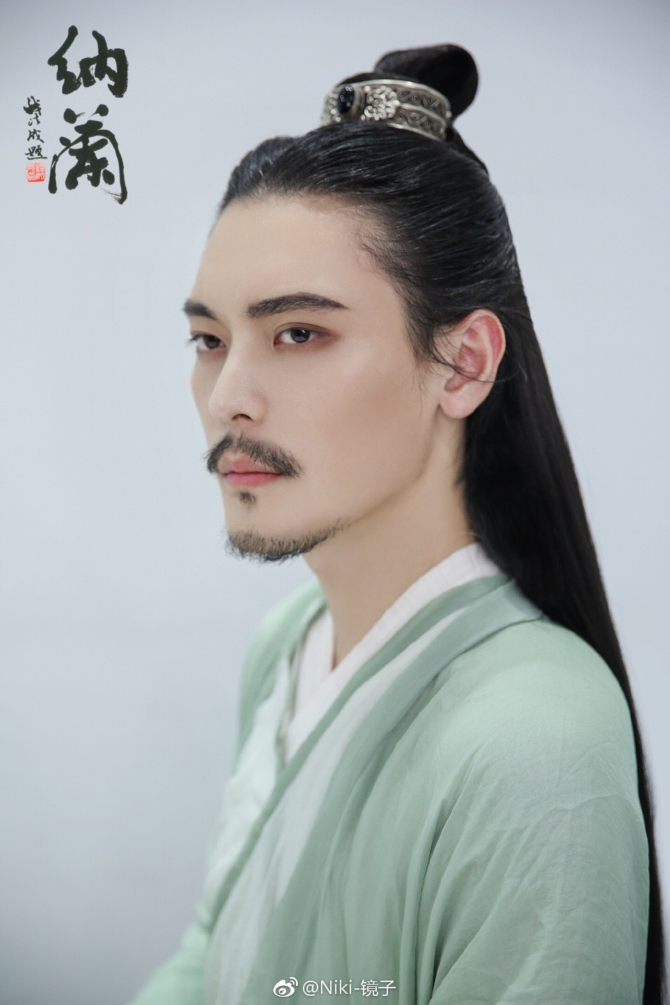 瞻彼淇奥,绿竹猗猗。有匪君子,如切如磋,如琢如