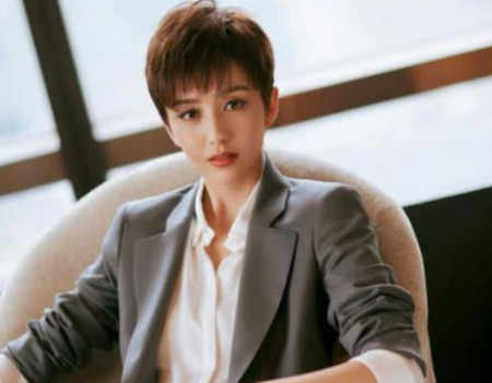 女星剪短发如换脸?杨幂佟丽娅清纯依旧,蒋欣新