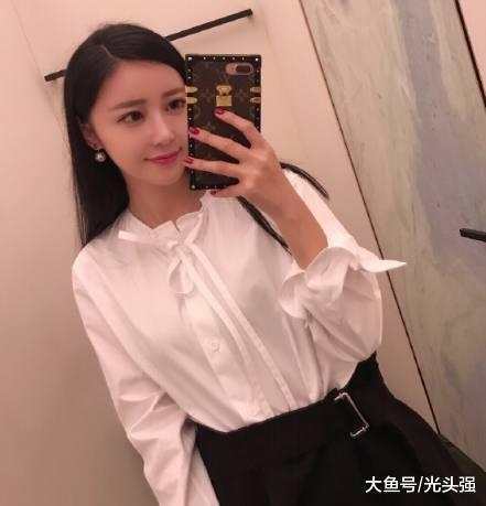 潘玮柏女友曝光, 并非吴昕而是她, 经纪人10字