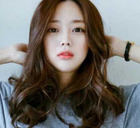 4种发型显脸小，适合脸大的女生