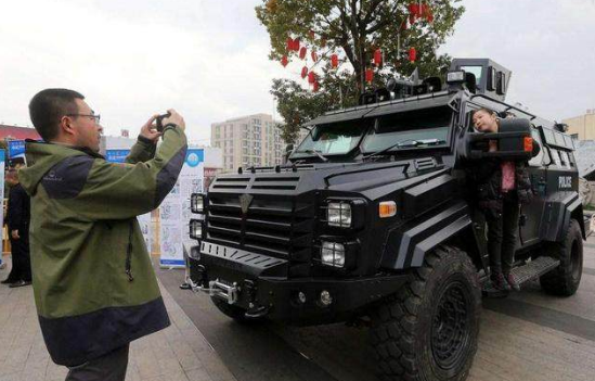 全球豪车最多的警队,碾压迪拜!中国警车能比的了吗?