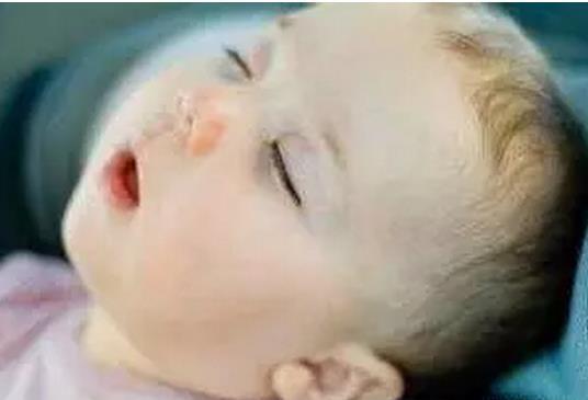7岁男童睡觉嘴巴张开, 医生的建议得到许多宝