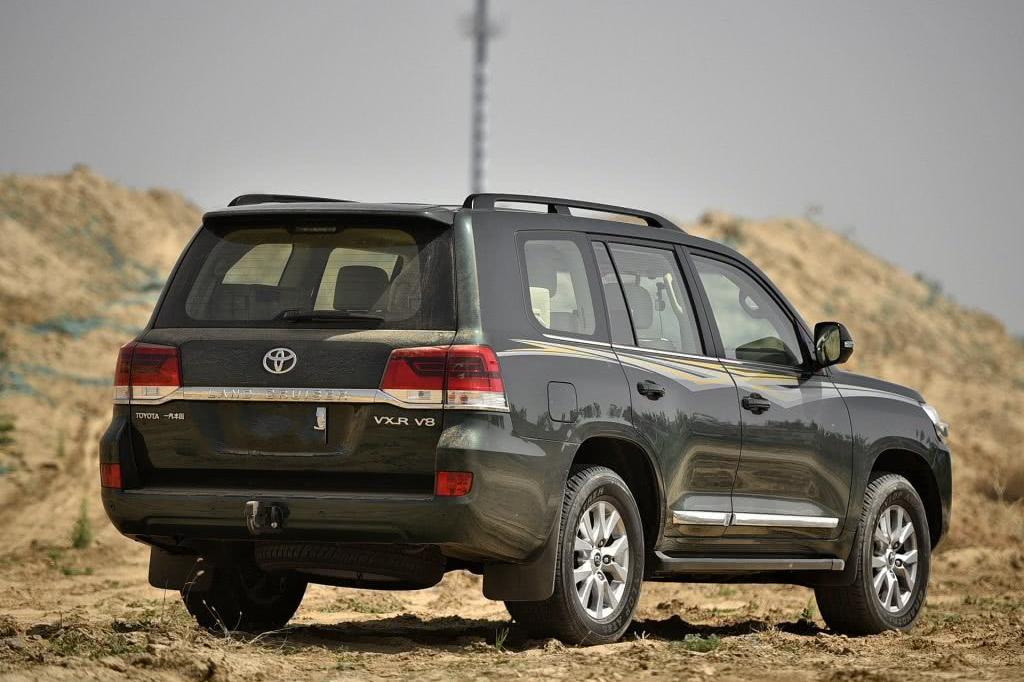 买普拉多后悔了！外观狂野内饰超百万，配4.0L5AT，8座豪华SUV