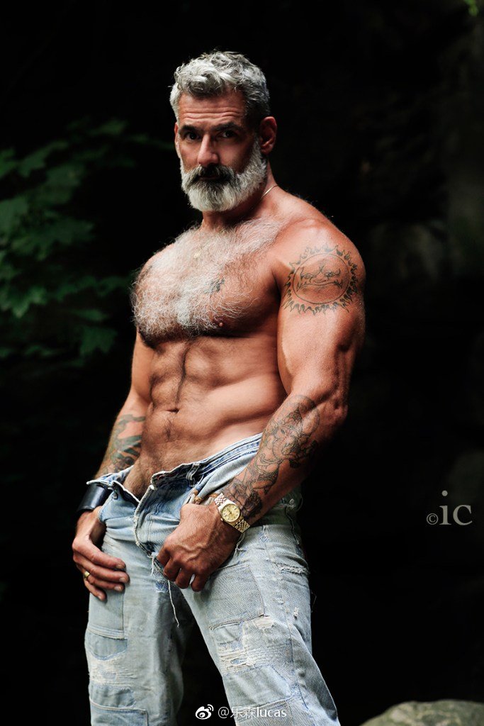 60岁肌肉大叔AnthonyVarrecchia年龄只是个数字健身真的是唯一付出