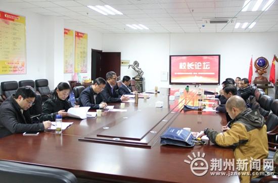 七所重点高中齐聚沙市中学 真刀真枪赛课评课