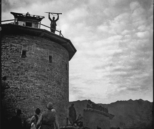 在抗战后期,日军这种独有的工事,逐渐成了给游