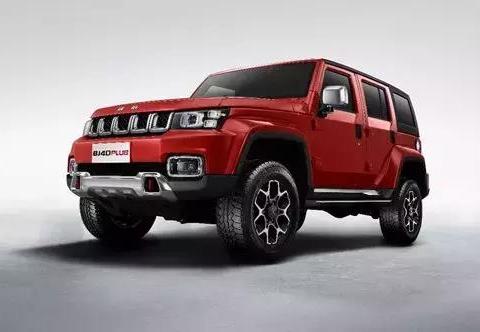 这款硬派越野车，采用全新的螺旋簧独立前悬，匹配爱信变速箱