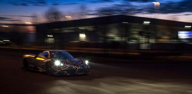 仅55人的小作坊，员工上班穿拖鞋，却造出天价跑车，手慢还买不到