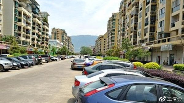 小区车库每天满满当当，你们买了车，都停在家不开出门的吗？