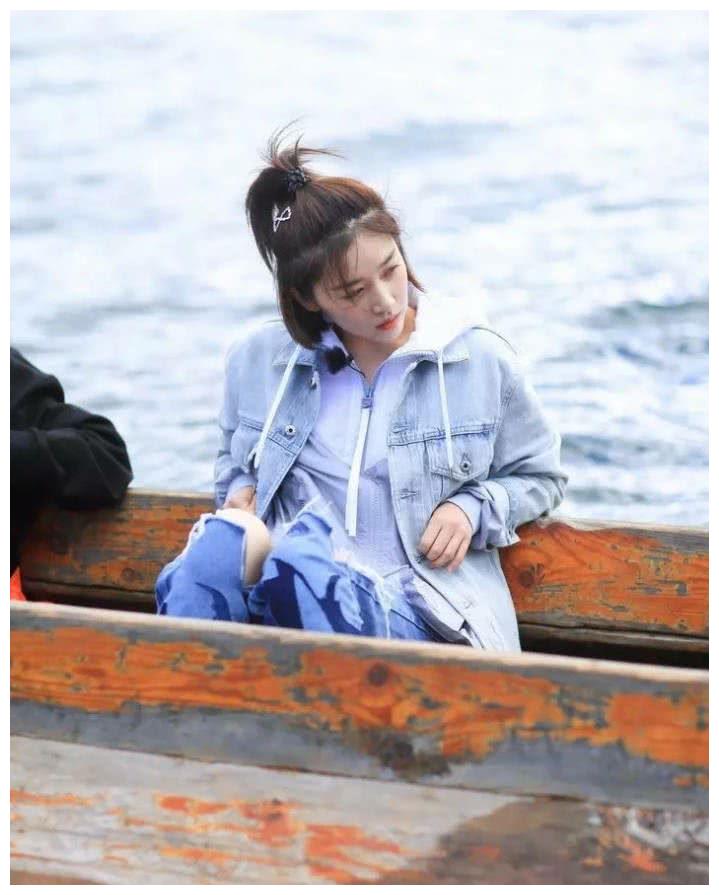 一直以为周冬雨和阚清子才是短发教科书!直到看到舒畅，我犹豫了