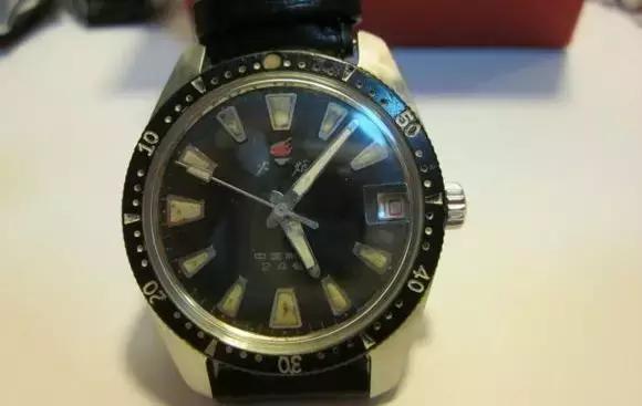 中国军表与解放军一样,都曾在磨难中不懈前行