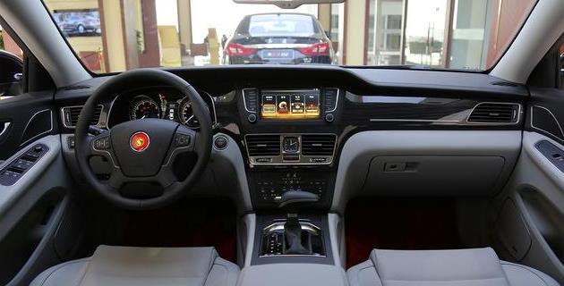 外观配置微调、取消方向盘金葵花LOGO,年度