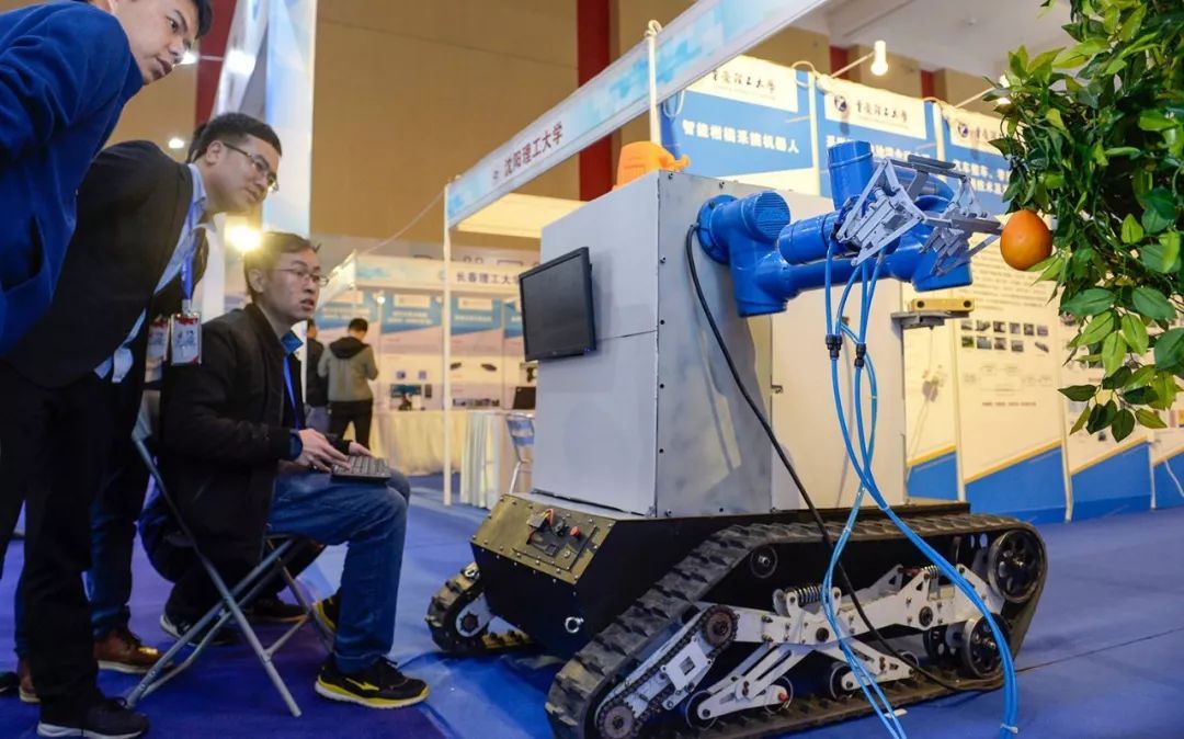 以后你吃的柑橘可能是机器人摘的!这些军民两