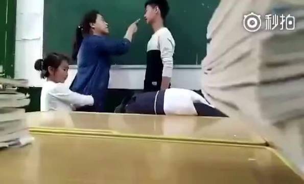 陕西看点 【网曝陕西安康旬阳一老师强势“教训”学生 不少女学生被吓哭】网...