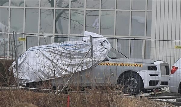 经典对开门 劳斯莱斯首款SUV现身: 壕气