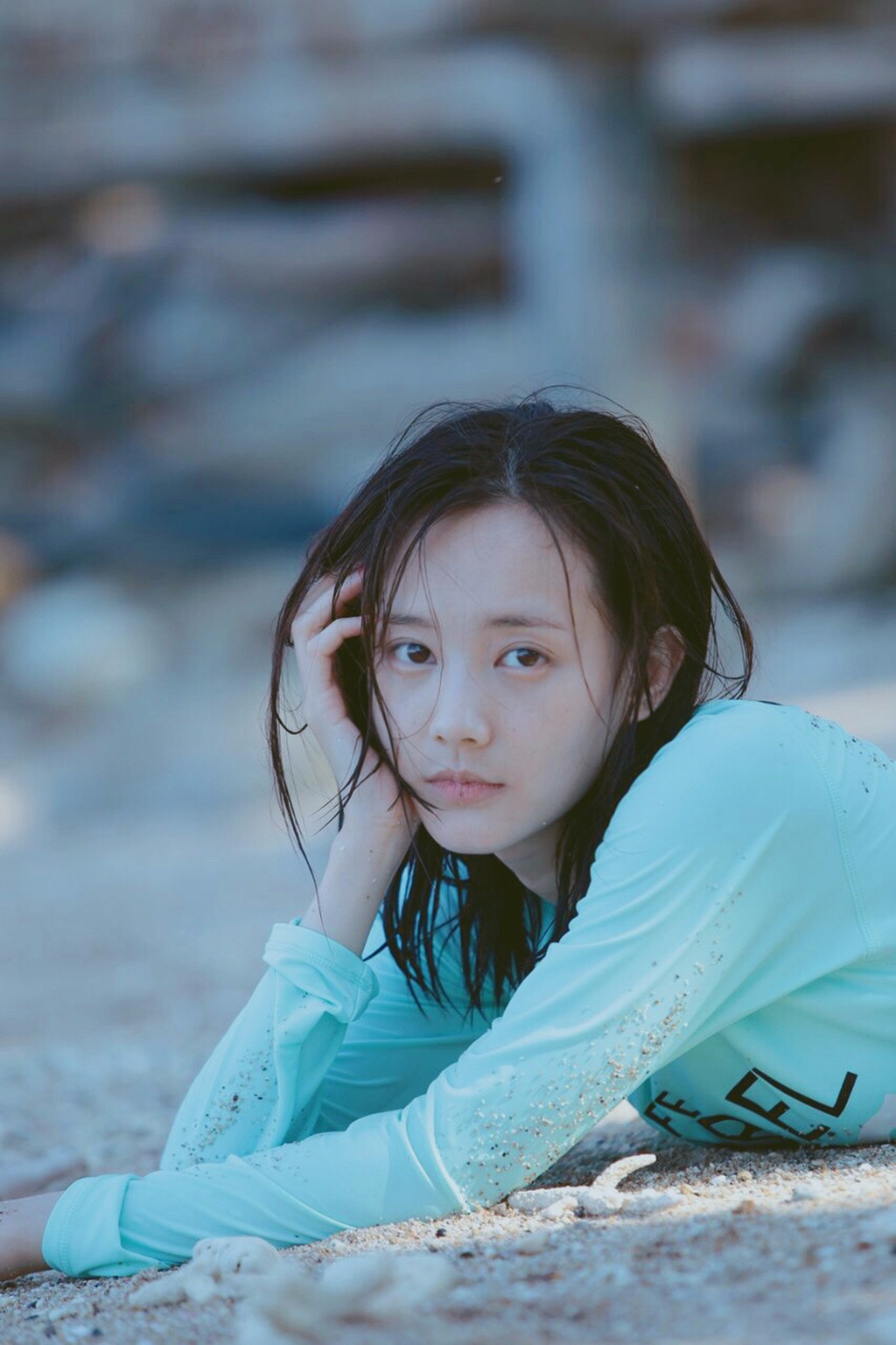 李一桐海岛度假照 素颜少女感爆棚惹人大赞