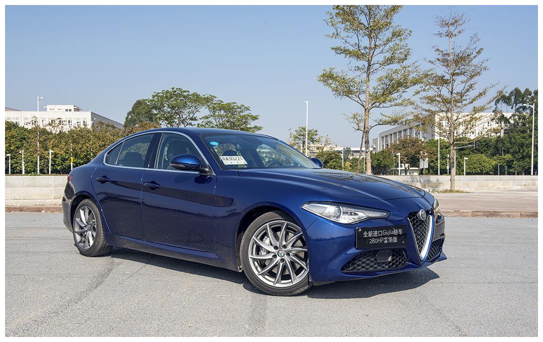 动力碾压奔驰宝马，奥迪这台帅气新车能让你脸红心跳加速