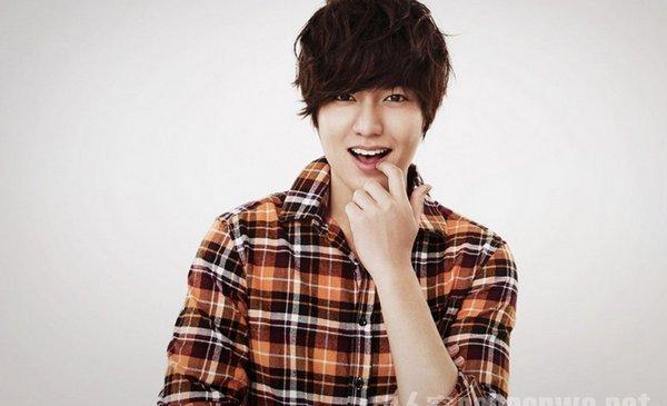 长腿欧巴李敏镐座驾 看看男神都开什么车