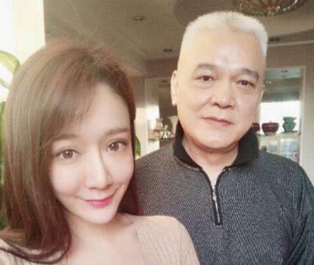 61岁老戏骨申军谊离婚后与贾妮同居八年 今女儿貌美如花