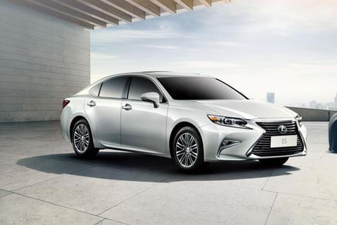 凯美瑞凉凉？关税下调雷克萨斯这波降价太猛，豪车真卖“白菜价”