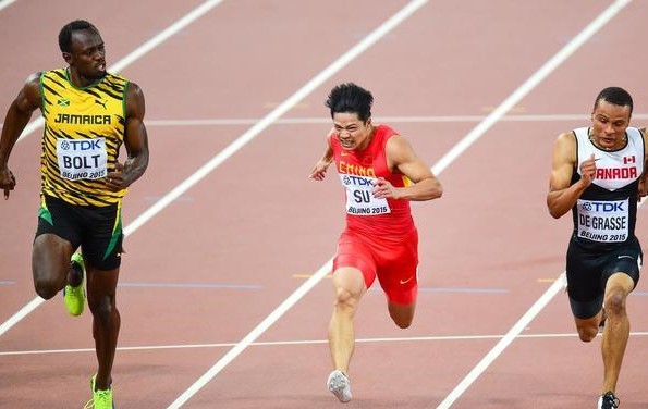 苏炳添刷新纪录图片