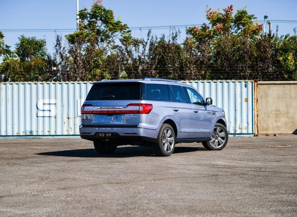 买啥奔驰GLS！造型比莱凡特霸气，车重2.8吨加速6.13，扭矩670