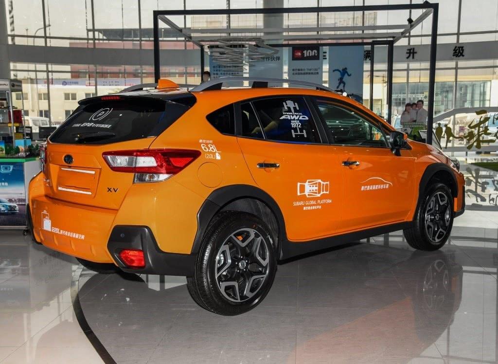 车重1.4吨，轴距2.67米，配2.0L＋CVT油耗6.8，论操控同级无对手