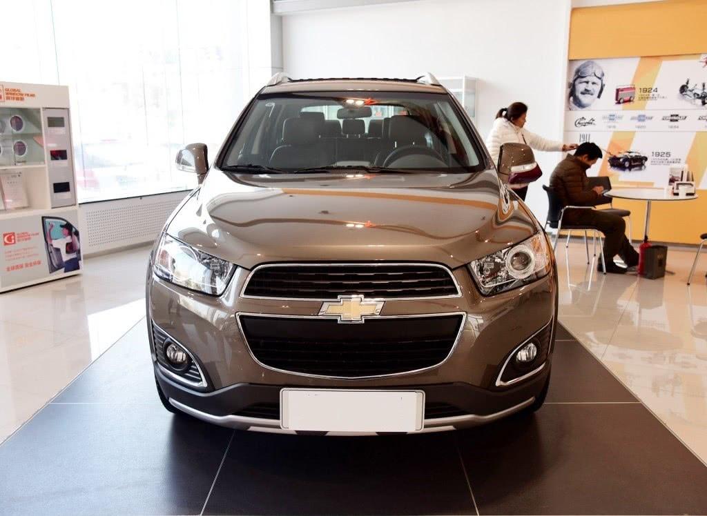 车重1.8吨，轴距2.7米车长4.7米，配2.4L＋6AT大7座，仅18万起！