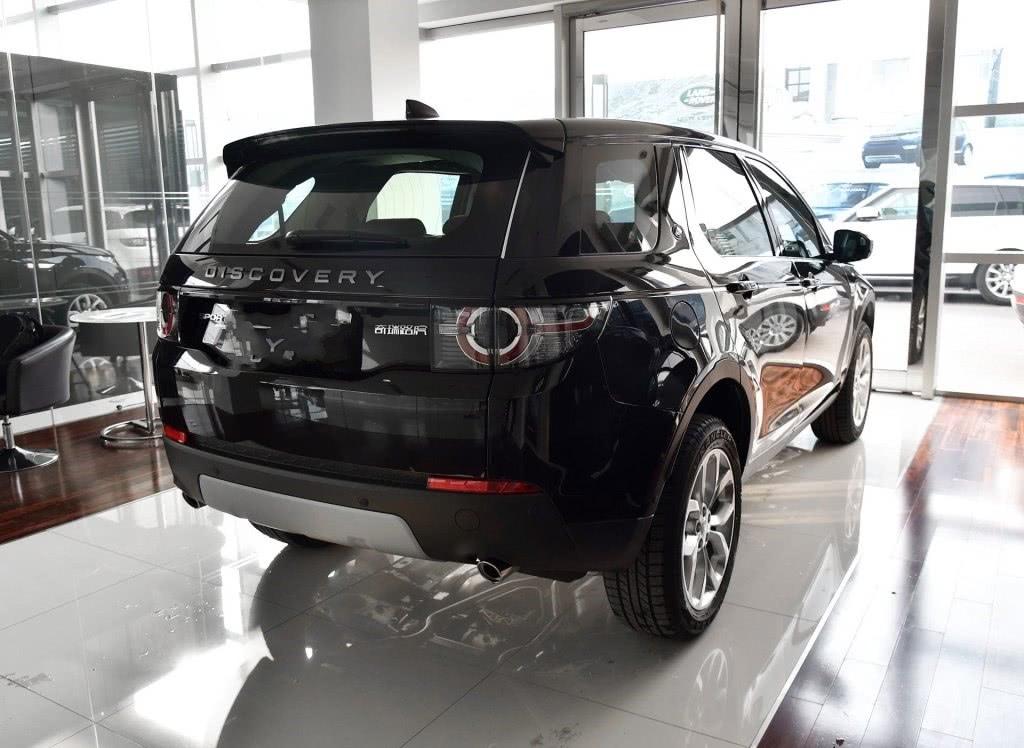 车重2吨，轴距2.7m车长4.6m，配2.0T马力200，全系四驱跌破23万