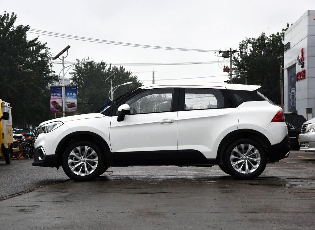 轴距2.6米，离地170配1.5L扭矩145，动力比X3强势，仅5万起！