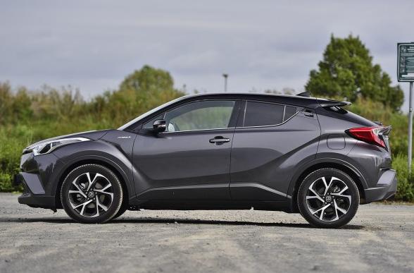 别怪丰田CHR贵了！标配气囊比宝骏510多11个，比Q5还多两个