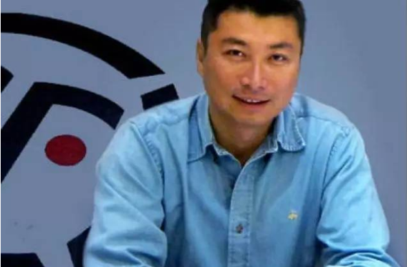 身价1280亿的王卫,给顺丰快递员每个月发多少