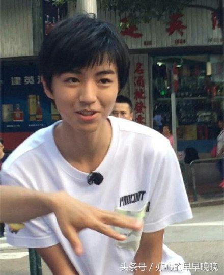 王俊凯2020年素颜照,王俊凯王源2020年 tfboys三人的素颜妆,王俊凯青涩,王源可爱,最后一个差