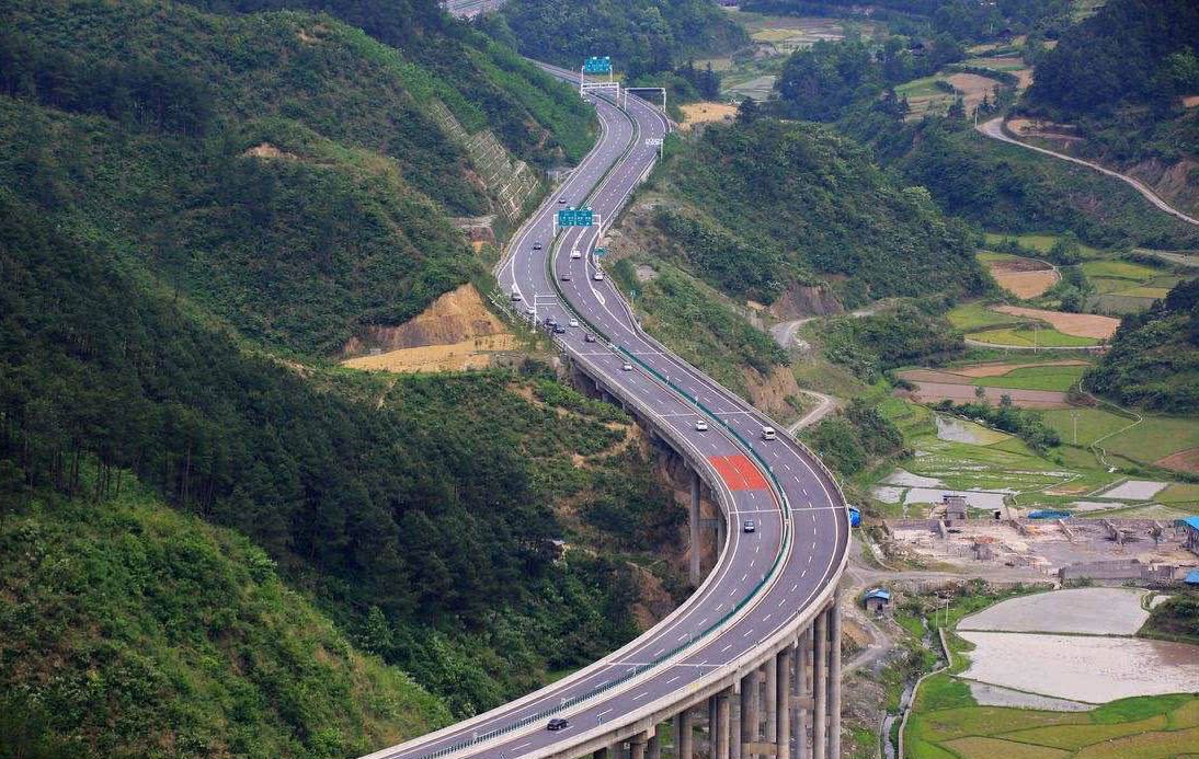 我国高速过路费最贵的省份,1公里1块钱,但司机
