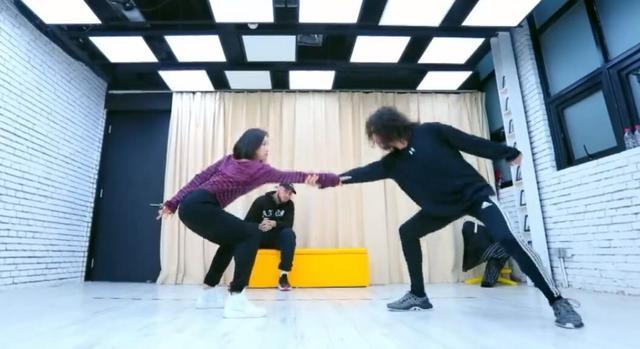 宋茜陈伟霆街舞燃炸,但他们的对话,却意外暴露