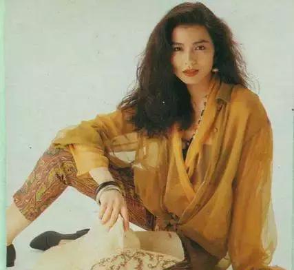 90年代的女星简直美炸了,她们的穿搭甩现在时尚博主十