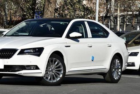 帕萨特轿跑版，后备厢翻倍卖14万，这车卖不动真冤！