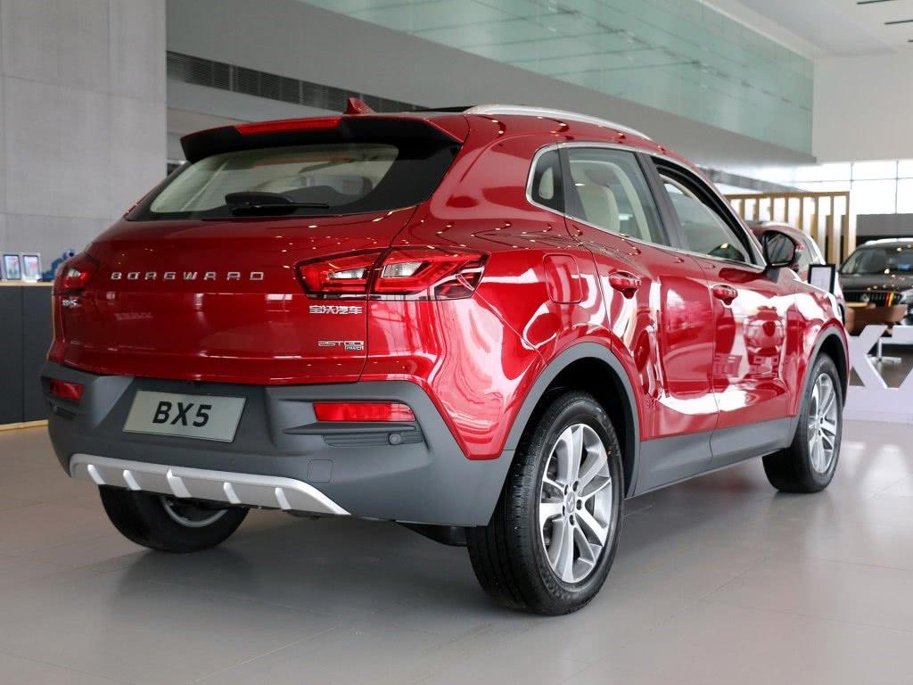 车重1.7吨，轴距2.7米，配2.0T动力吊打逍客，外观比X1霸气！