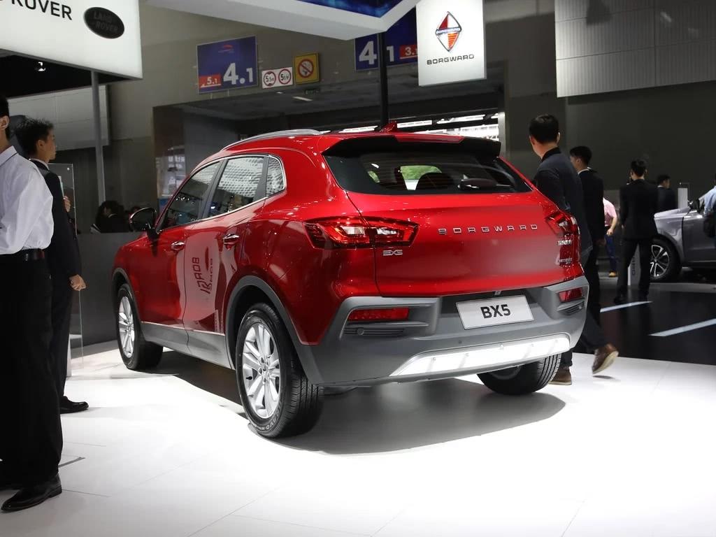 车重1.6吨，轴距2.7米，配1.8T＋6AT，造型大气，动力吊打H6！