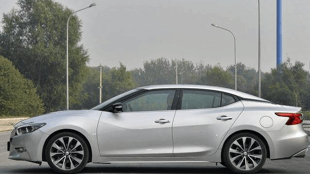 标配无匙+真皮椅, 豪华超君越, 曾售80万, 入华后比迈腾还便宜