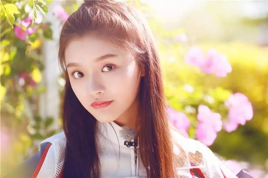 林允被曝与纪晓波同游，吴佩慈一张照片示主权，网友称赞:高情商