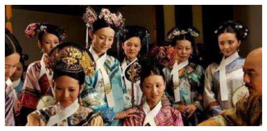 当代
皇帝若何
挑选妃子侍寝,有几个
办法,有的
主动有的被动!