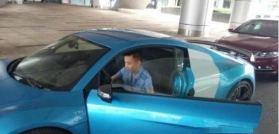 煤都太原不缺土豪, 这位公交师傅下班兰博基尼、奥迪R8换着开