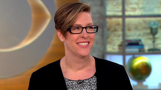 无声抗议!川普亲颁年度教师奖 获奖者把反川徽