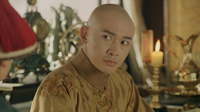 走红毯时却挥手打苍蝇?聂远微博幽默回应,让网