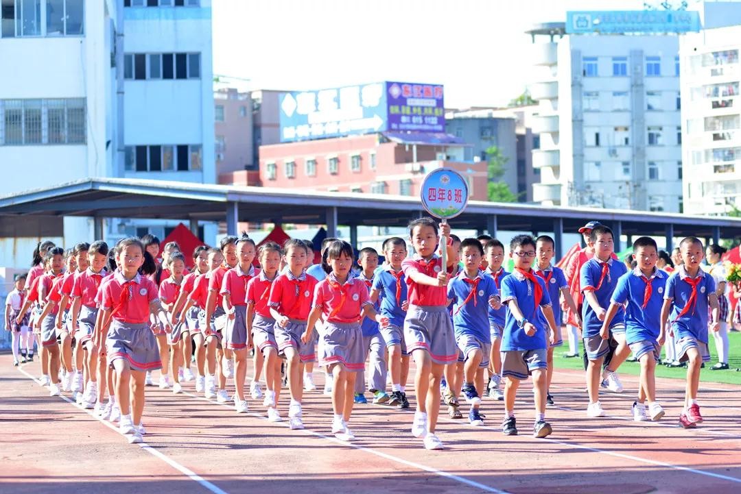 快乐运动争当新时代小健将厦门侨英小学举行2018年秋季运动会